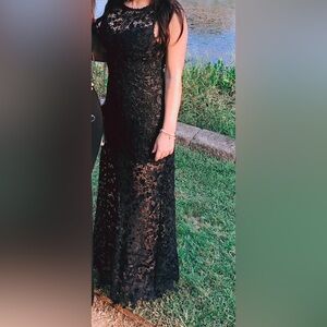 Black Lace Alice & Olivia Evening Gown